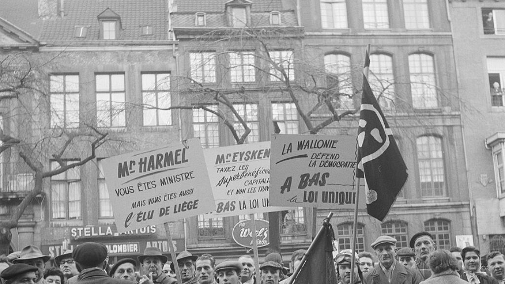 890px-Demonstraties_in_Luik_tegen_de_Eenheidswet,_demonstranten_Luik,_Bestanddeelnr_911-9353