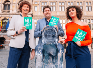 Petra De Sutter, Jeremie Vaneeckhout, Nadia Naji. « Nu of nooit meer ? » (Photo : groen.be)